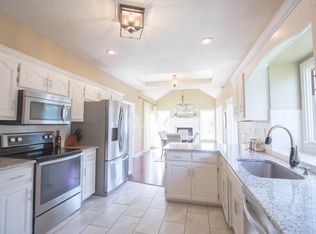 3505 SW Windsong Dr, Lees Summit, MO 64082