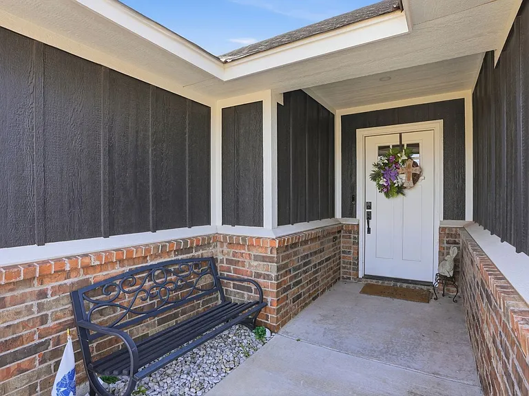 4304 SW Brandon Ln — Photo 2