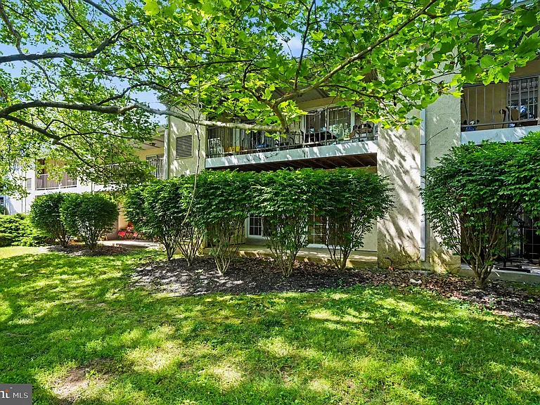 205 Valley Stream Ln #205 — Photo 3