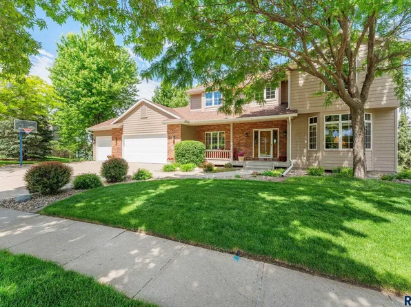 2805 S Saint Charles Ln, Sioux Falls, SD 57103