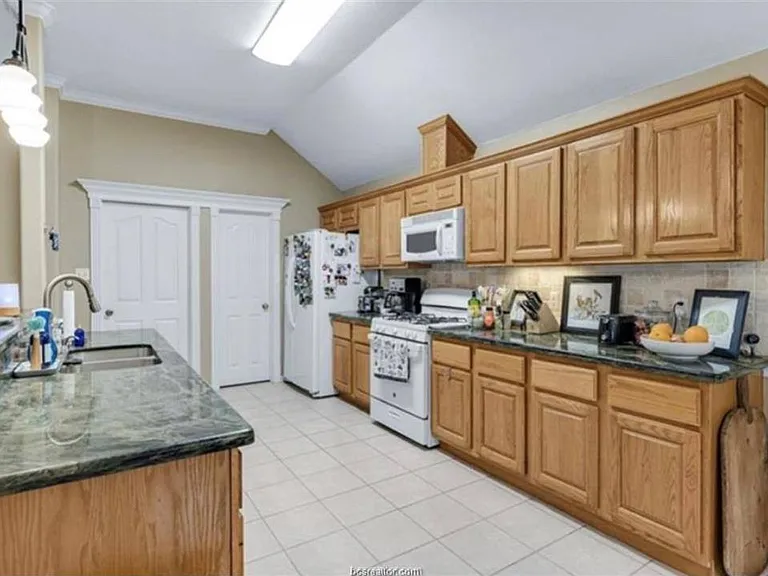 3818 Dresden Ln — Photo 4