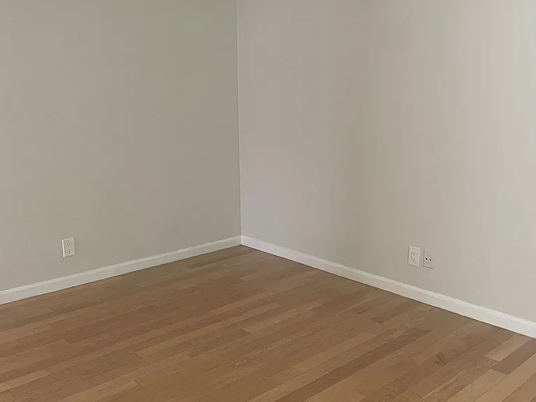 2542 N Beachwood Dr #6 — Photo 12