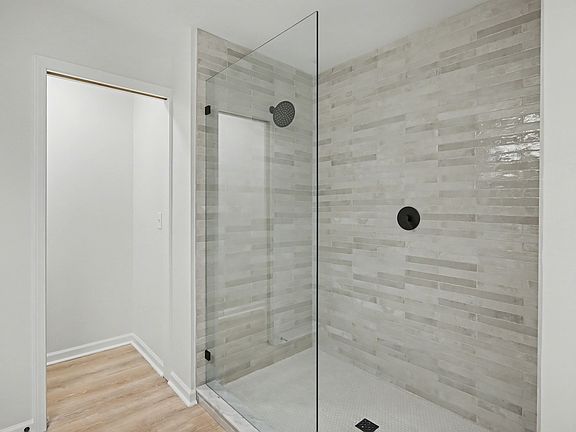 4th image of 8005 Valencia Dr