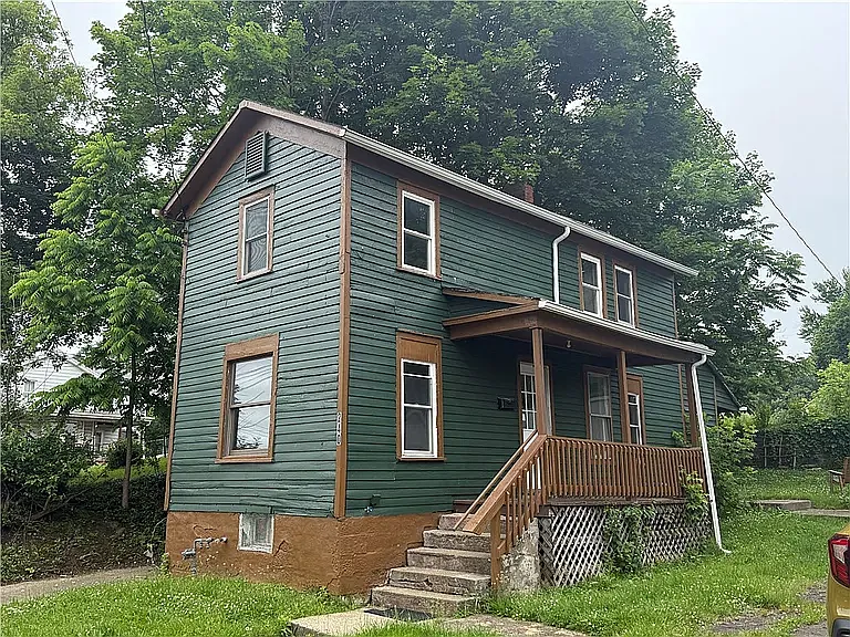 240 2nd Ave — Photo 1