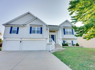 12960 NW Hawthorne Dr, Platte City, MO 64079