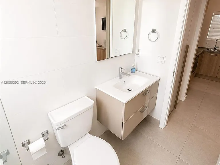 245 NE 33rd St #101 — Photo 9