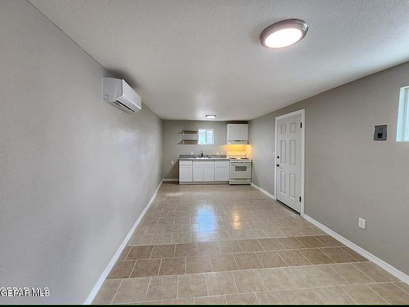 3rd image of 116 N Clark Dr #B