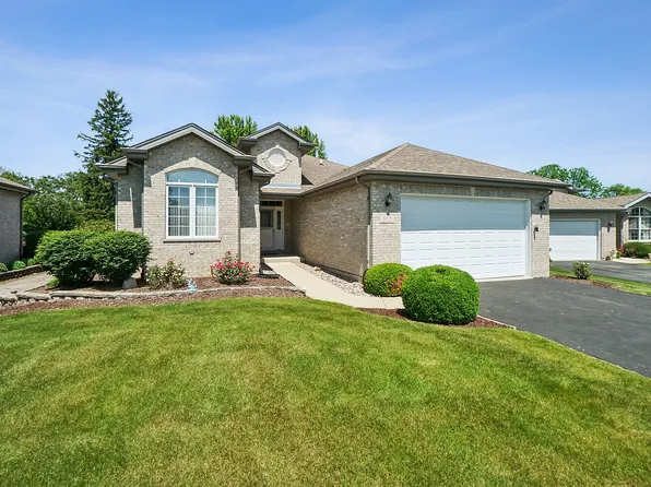 512 Highlington Ct, Beecher, IL 60401