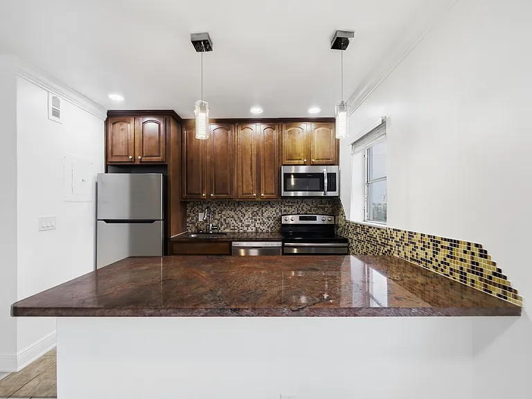 1140 NE 9th Ave #18 — Photo 8