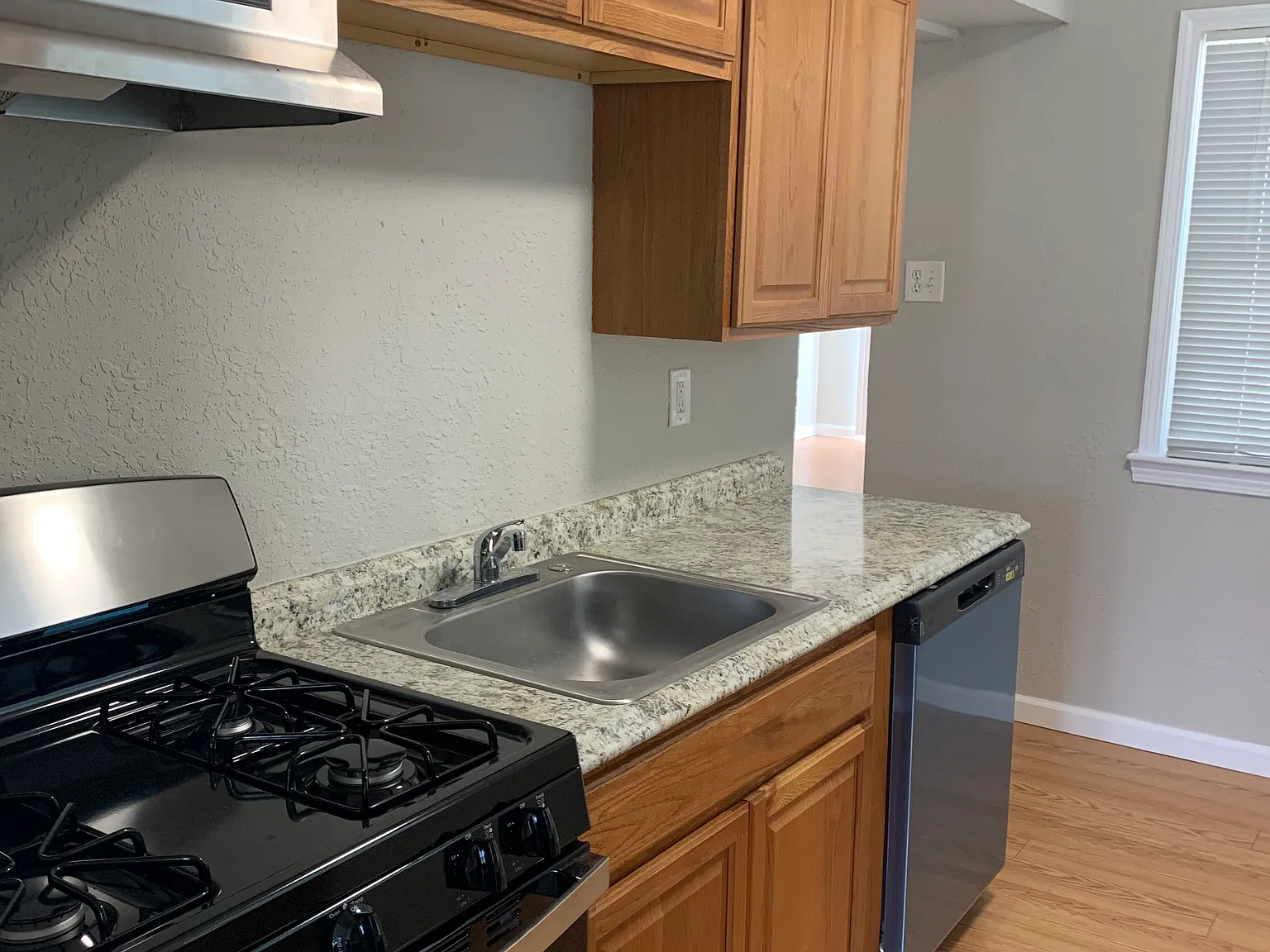 3 bed, 1225 sqft, $1,700 — Photo 4