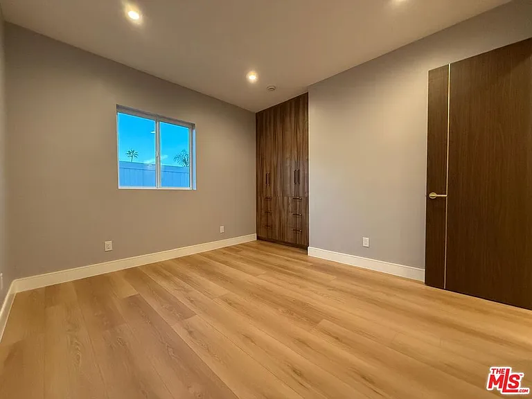 6530 Varna Ave — Photo 8
