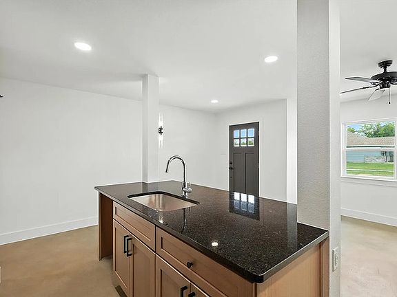 4th image of 3206 Sayle St #101
