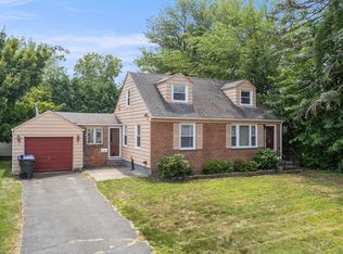 13 Lawn St, Springfield, MA 01108