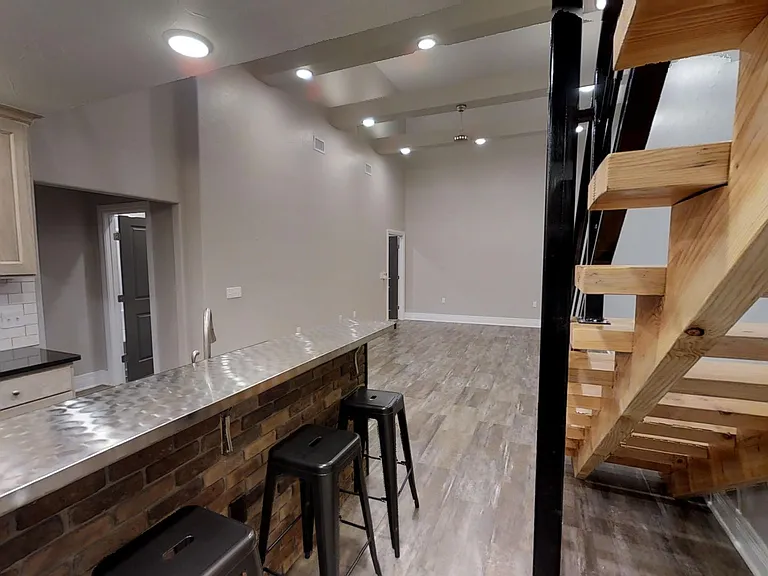 204 W 1st St — Photo 27