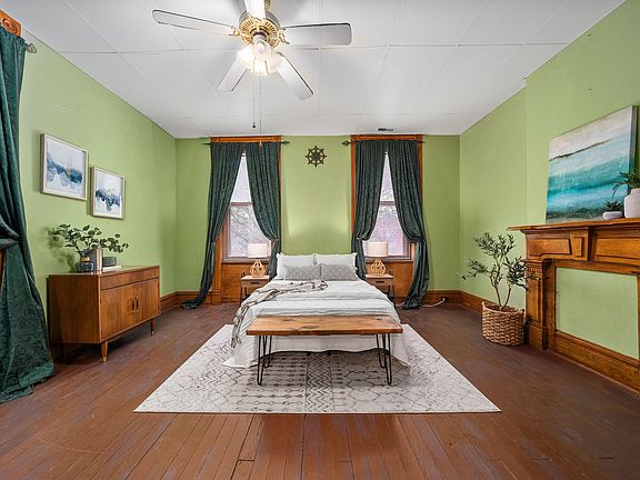 2nd image of 1103 Sidney St #2F