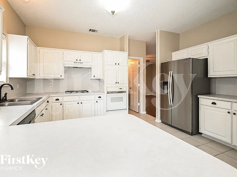 2210 Meadowstone Dr — Photo 5