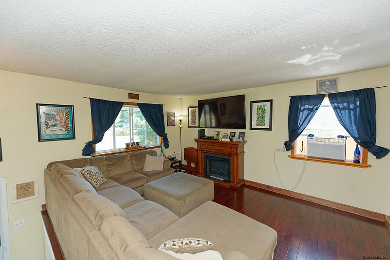 5th image of 29 WHIPPLETREE Road