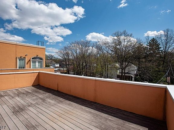 4th image of 160 Franklin Ave APT 3