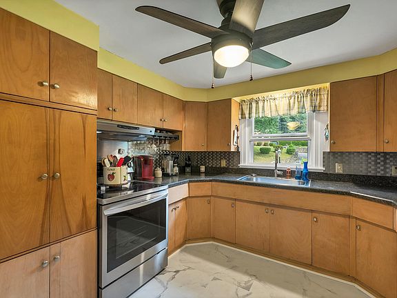 3rd image of 125 Woodland Avenue