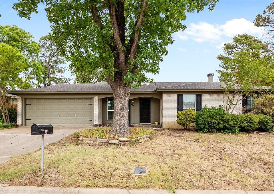 1st image of 1109 N Thornbush Cir