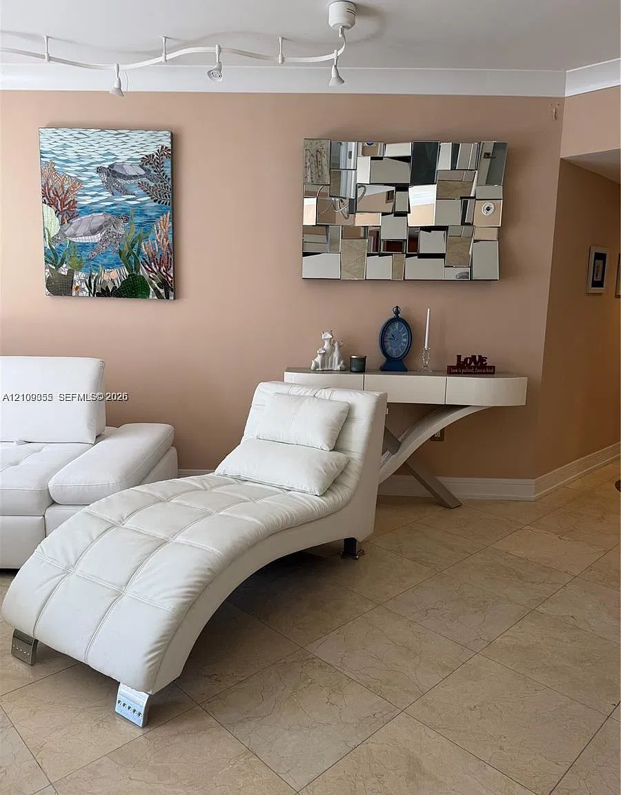 Akoya Condo — Photo 4