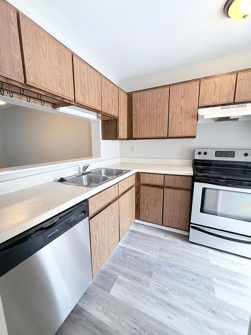 3- story Durham Townhome Available Now — Photo 3