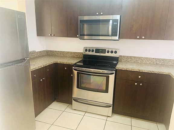 4th image of 2062 NE 162nd St APT 10