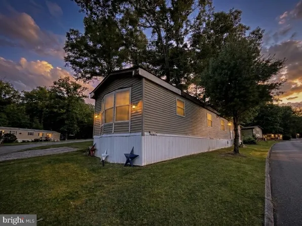 3 Navaho Ln, Honey Brook, PA 19344