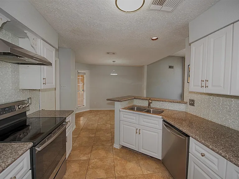 2914 Tarpon Dr — Photo 20