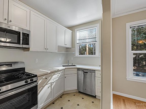 3rd image of 5050 Fulton St #D104