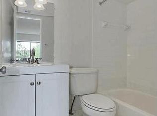 11055 Camfield Ct #8C-001, Manassas, VA 20109