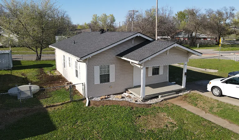 815 E Main St — Photo 3
