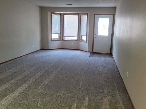 3rd image of 810 6th Ave NE #B