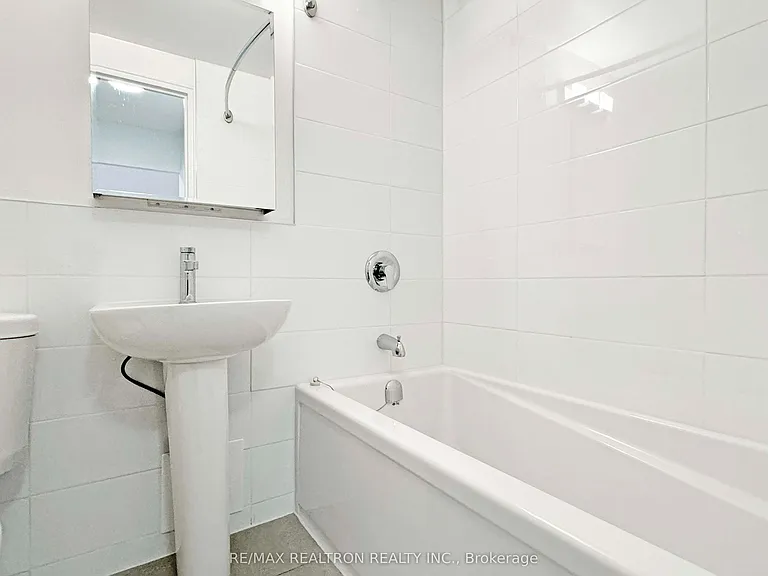 95 Lawton Blvd #706 — Photo 8