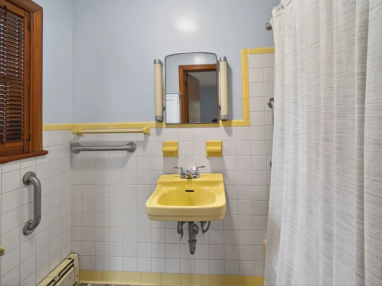 110 Marvin Dr — Photo 23