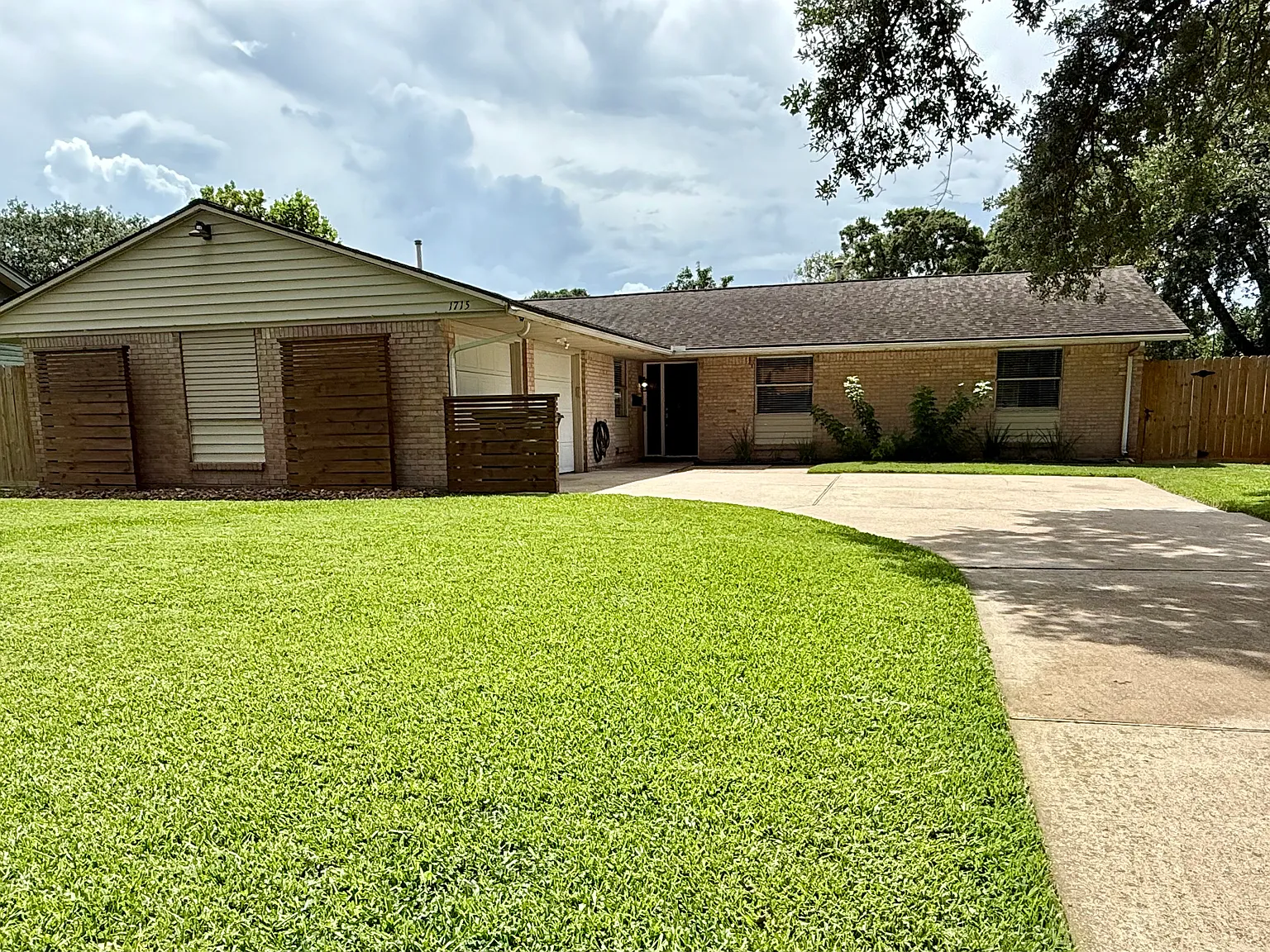 3 bed, 2.0 bath, 1778 sqft, $2,200 — Photo 2