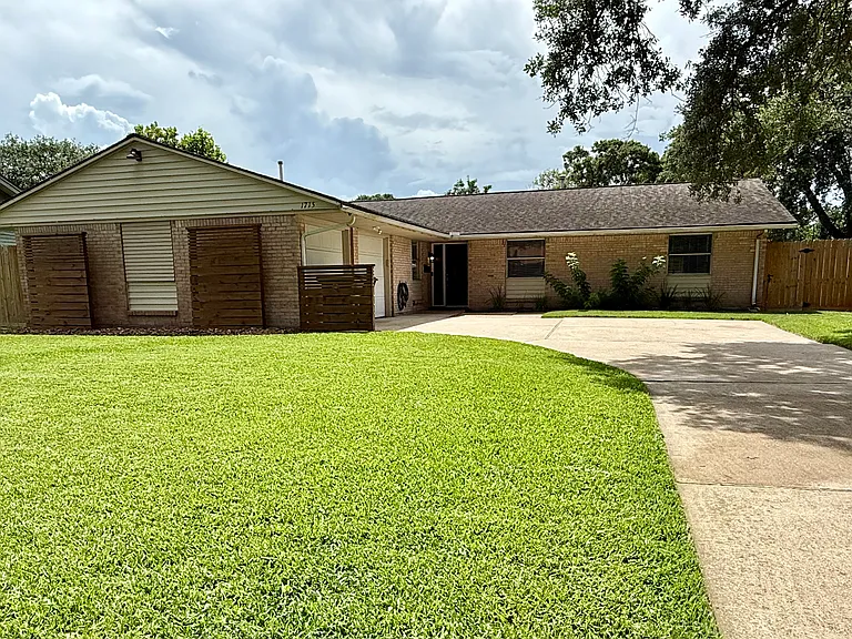 1715 Bonanza Rd — Photo 2