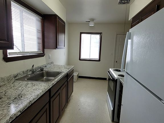 4th image of 1204-1206 Vandenberg Ave