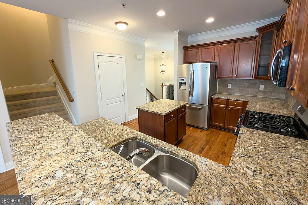 3 bed, 3.5 bath, 2150 sqft, $3,395 — Photo 4