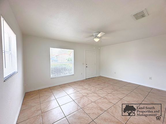 4th image of 5851 Charlton Dr