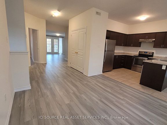 4th image of 403 Westwood Dr #3
