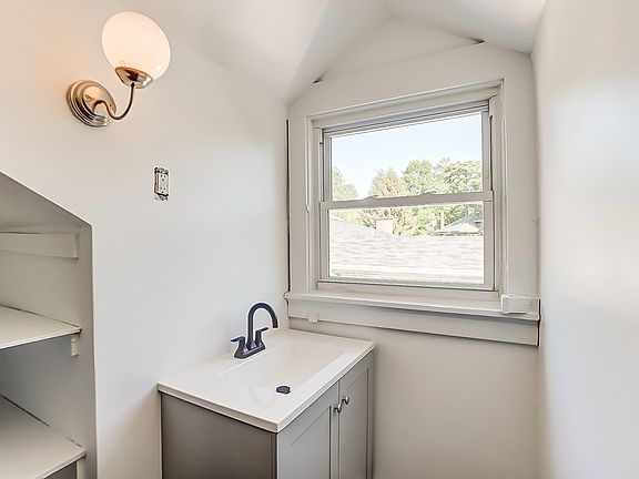 5th image of 780 Clinton Springs Ave #1