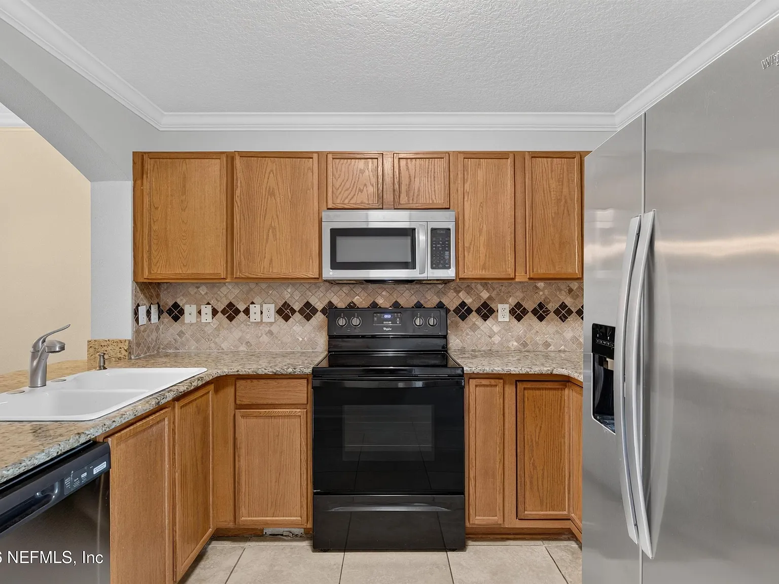 3 bed, 2.0 bath, 1272 sqft, $1,900 — Photo 3