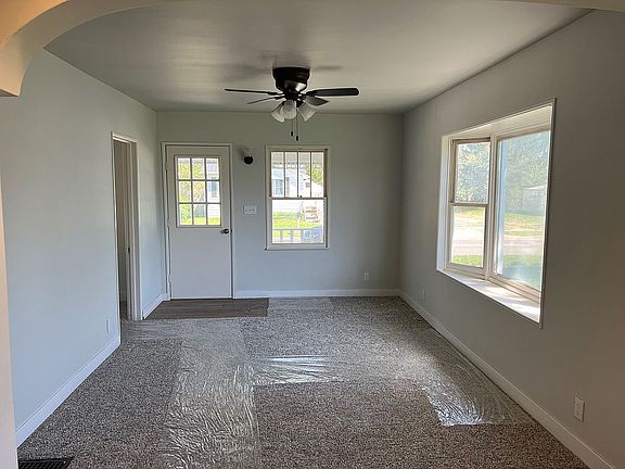 3rd image of 3849 Loraine Ave SW