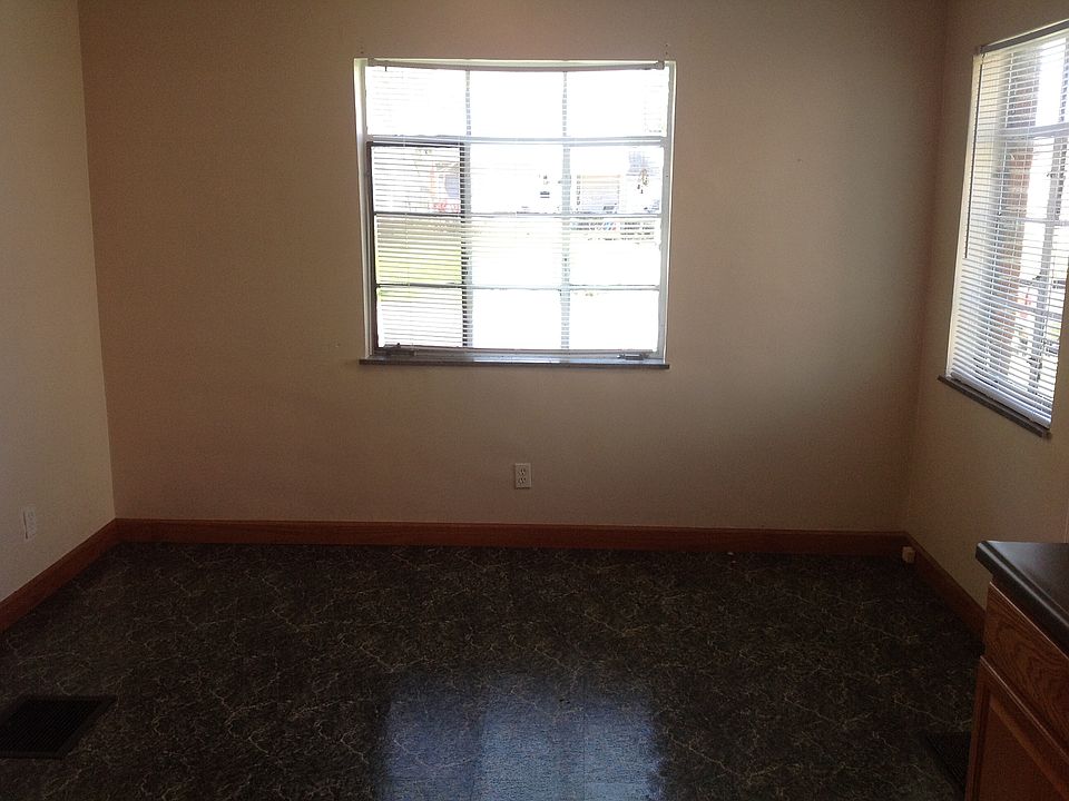 Kitchen Eating Area
