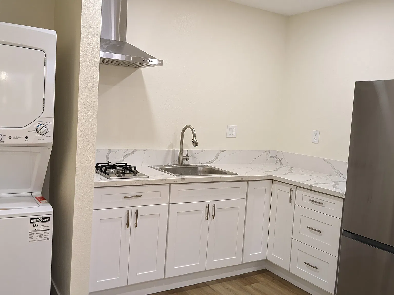 Studio, 400 sqft, $1,900 — Photo 2