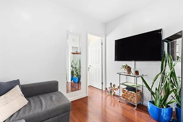 Rented by Compass | media 14