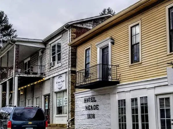 228 Main St APT 2C, Brandenburg, KY 40108