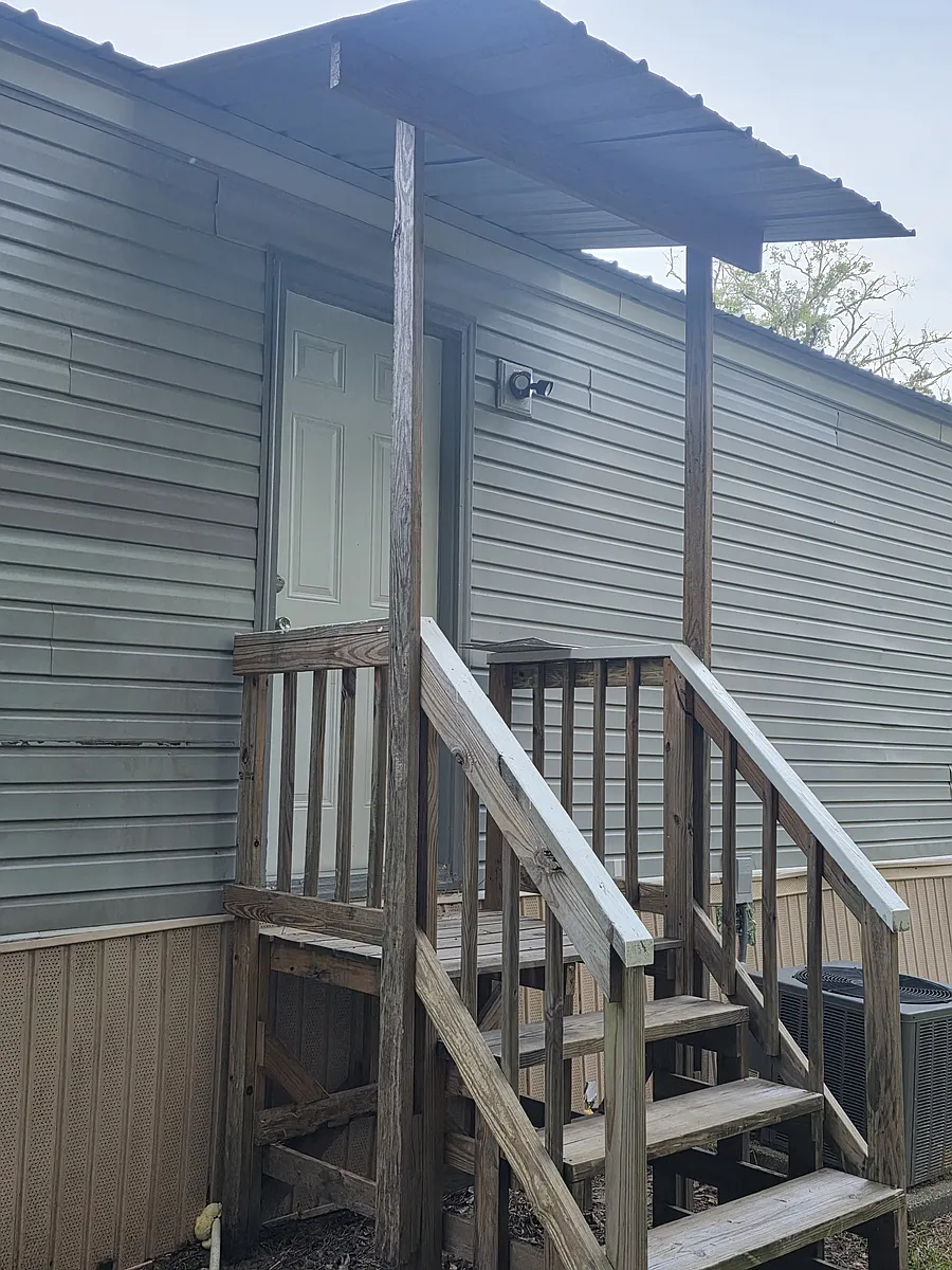 Back porch - 18201 Sharon Dr