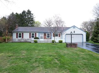 37 Butternut Dr, Pittsford, NY 14534